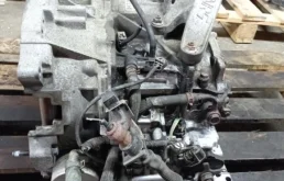 АКПП для Mazda Premacy 2003 года на фотографиях