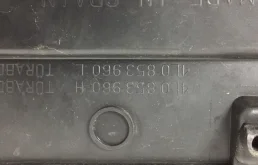 Молдинг двери передний правый для Audi Q7 2010 года на фотографиях