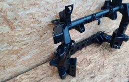 Подрамник двигателя для Mitsubishi Pajero 2007 года на фотографиях