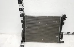 Радиатор охлаждения ДВС для Renault Sandero 2008 года на фотографиях