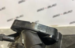 Корпус термостата системы охлаждения ДВС для Citroen C5 2012 года на фотографиях