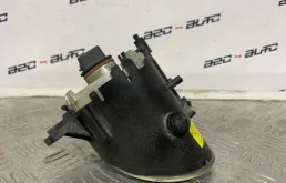 Противотуманка (ПТФ) передняя правая для Volvo C30 2009 года на фотографиях