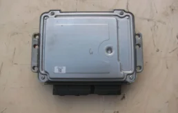 Блок управления двигателем для Nissan X-Trail на фотографиях