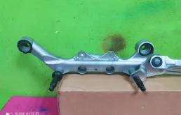 Трапеция стеклоочистителей для Audi Q7 2009 года на фотографиях