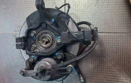 Кулак поворотный левый для Nissan Tiida на фотографиях