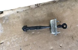 ограничитель двери задний opel astra J