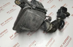 Корпус воздушного фильтра для Nissan X-Trail 2012 года на фотографиях