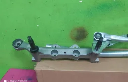 Трапеция стеклоочистителей для Audi Q7 2009 года на фотографиях