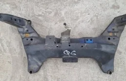 Подрамник двигателя для Nissan Almera Classic 2009 года на фотографиях