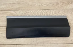 Молдинг двери задний правый для Volkswagen Tiguan 2022 года на фотографиях