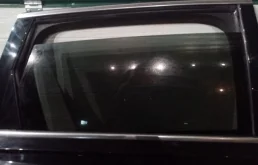 Стекло двери Audi Q7 2015- 4M