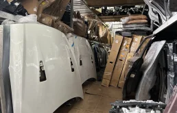 Капот на Infiniti