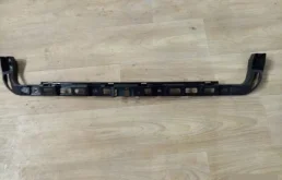 Нaпрaвляющая бaмпepа центрaльная VW Passat B6 2006-2011 3C