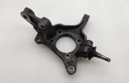 Кулак поворотный левый для Subaru Legacy 2013 года на фотографиях