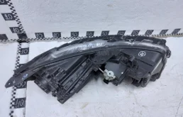 Фары для Kia Carnival на фотографиях