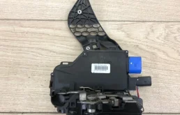 Замок двери VW Touareg 2003-2010 7L