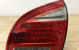 Фонарь в крышку багажника Porsche Cayenne 2012 958 (92A)