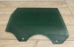 Стекло двери VW Touareg 2002-2010 7L