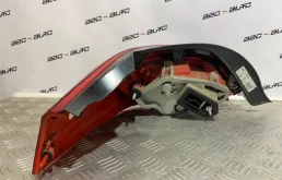 Фонарь правый для Peugeot 508 на фотографиях