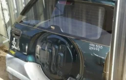 Накладка на дверь задняя левая для Toyota RAV4 2003 года на фотографиях