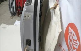 Дверь задняя правая для Volkswagen Touran 2012 года на фотографиях