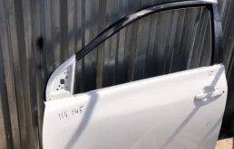 Дверь передняя левая для Toyota Corolla 2006 года на фотографиях