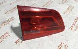 Фонарь внутренний левый для Volkswagen Touran 2015 года на фотографиях