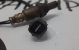 Лямбда-зонд (верхний) для Toyota RAV4 на фотографиях