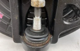 Кулак поворотный правый для Mercedes-Benz M class 2001 года на фотографиях