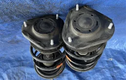 Амортизатор передний левый для Toyota Corolla на фотографиях