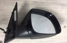 Стекла и зеркала для Audi Q7 2012 года на фотографиях