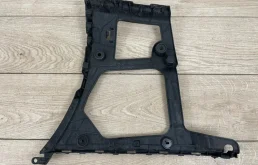 Кронштейн заднего бампера левый для Audi Q7 на фотографиях