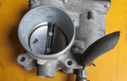 Дроссельная заслонка для Toyota Corolla на фотографиях