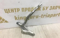 Петля капота левая для Skoda Rapid 2013 года на фотографиях