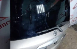 Дверь багажника для Nissan Note 2006 года на фотографиях