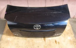 Крышка багажника для Toyota Avensis на фотографиях