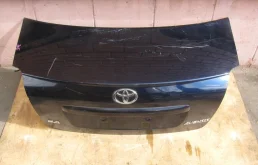 Крышка багажника для Toyota Avensis на фотографиях