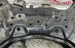 Подрамник двигателя для Hyundai i40 на фотографиях
