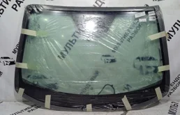 Лобовое (ветровое) стекло для Toyota RAV4 на фотографиях