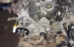 Двигатель без навесного для Chrysler Grand Voyager 2002 года на фотографиях