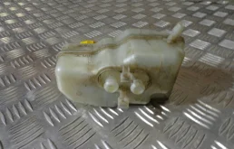 Бачок главного тормозного цилиндра для Skoda Rapid 2020 года на фотографиях