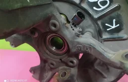 Кулак поворотный правый для Volkswagen Jetta на фотографиях