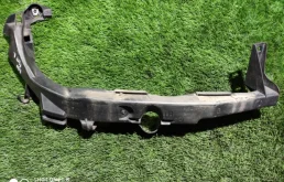 Кронштейн правой фары нижний для BMW 3er на фотографиях