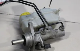 Бачок главного тормозного цилиндра для Skoda Rapid 2020 года на фотографиях