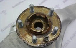 Кулак поворотный правый для Land Rover Range Rover на фотографиях