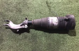 Амортизатор передний левый для Audi Q7 на фотографиях