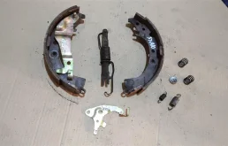 Механизм ручного тормоза правый для Toyota RAV4 XA20 2000-2005