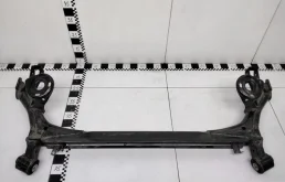 Подрамник двигателя для Skoda Rapid 2017 года на фотографиях