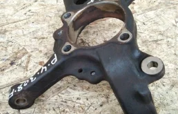 Кулак поворотный правый для Mitsubishi Pajero на фотографиях