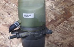 Насос ГУР для Volvo C30 2011 года на фотографиях